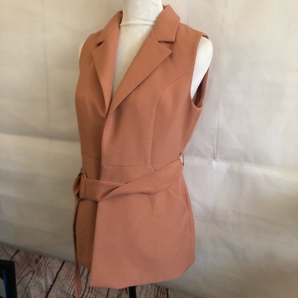 belted sleeveless blazer 4th & Reckless - Picture 3 of 9